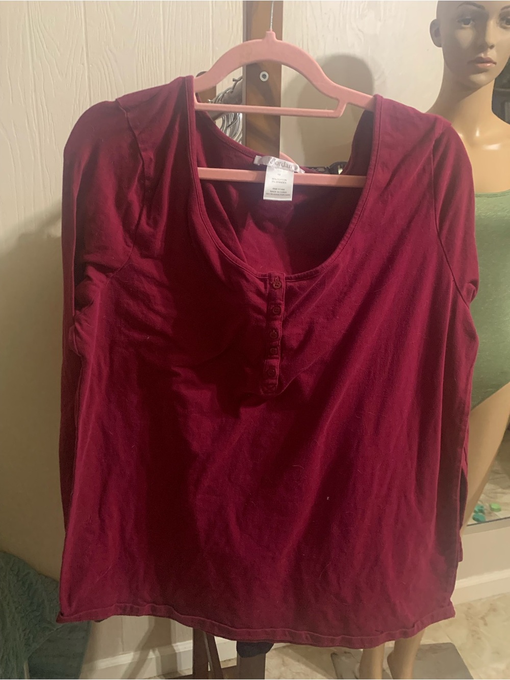 K Jordan Long-Sleeve Henley Top in Burgundy